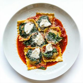 Ravioli di spinaci e ricotta alla norma