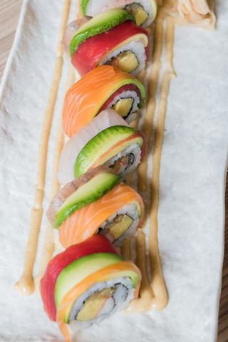 76. Rainbow roll - 8 pezzi