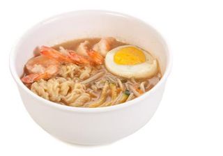 390 Ramen in brodo con gamberi e uova