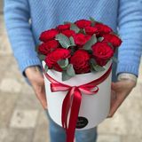 წითელი ვარდები ყუთში