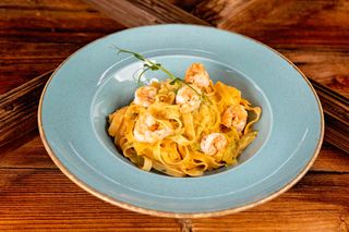 Tagliatelle cu creveți și dovlecel