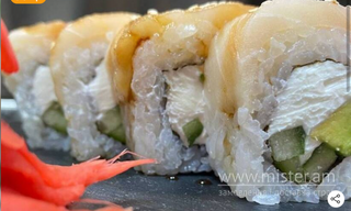 Рол Філадельфія з копченим ескаларом