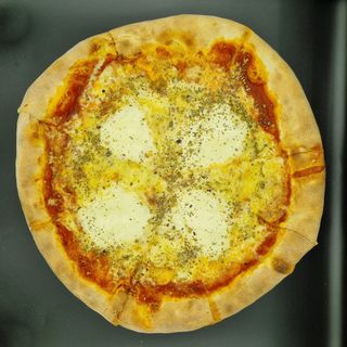 Pizza Quattro Formaggi