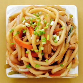 Yaki udon con verdure