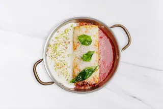 Лазанья Болоньезе с фисташками и муссом из курта