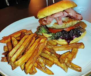 Hamburguesa de cochino negro canario
