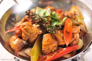 102 Pollo piccante in pentola