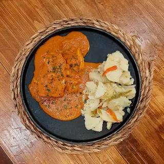 Bacalao con tomate y patatas a lo pobre