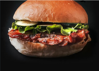 Pljeskavica sa slaninom i kačkavaljem 400g