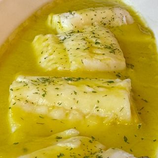 BACALAO AL PIL PIL MAS  PATATAS PANADERAS