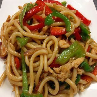 Grueso De "Udon" Con Marisco A La Plancha