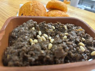 Morcilla En Caldera Con Ochíos De Ubeda
