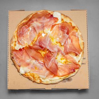 Pinsa tonda provola e speck bianca