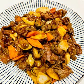 TERNERA CON SALSA OSTRAS