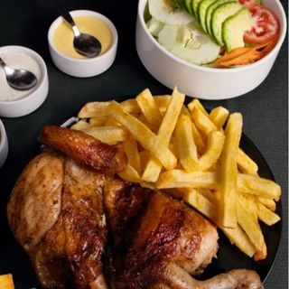 Combo plato 1/2 pollo (Ración de patatas y ensalada)