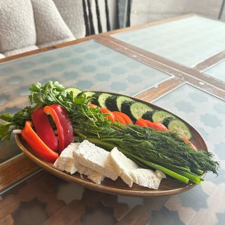 PODIȘ DE LEGUME CU BRYNZA DE OIE