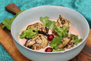 ბადრიჯანი ნიგვზით და ალუბლის ბაჟეთი 