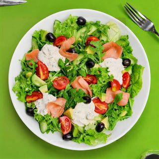 Салат з лососем (330г)