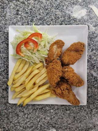 Aripioare picante/nepicante cu cartofi prajiti