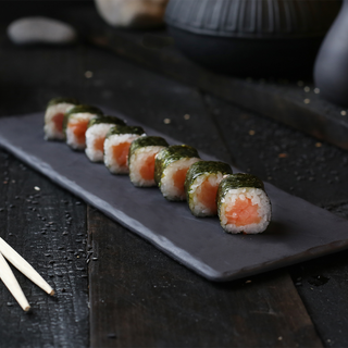 Ռոլ մակի ծխեցված սաղմոնով