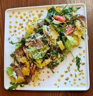 Гарячий салат з качкою