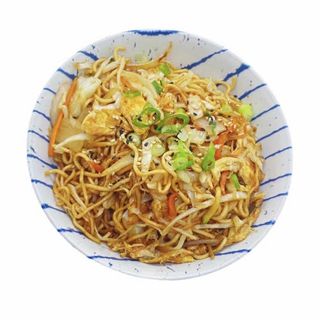98. Yakisoba Con Verduras Y Huevos（蔬菜蛋炒面）