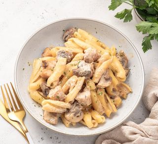 Paste cu piept de pui și ciuperci