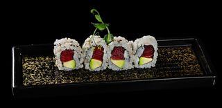 Uramaki De Atún (4 Pzas.)