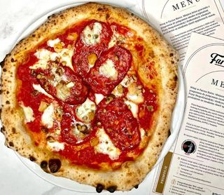 Pizza Spianata i Miód 32cm