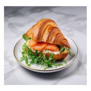 Croissant De Salmón Ahumado, Queso Crema Y Rúcula