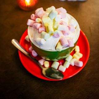 Ciocolată albă/neagră cu bezele