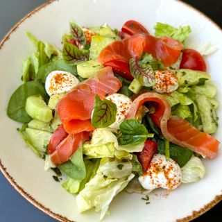 Салат з лососем в азійському стилі (240г)