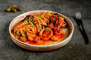 Duo de spaghetti cu fructe de mare și roșii cherry