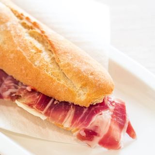 Entrepà De Pernil Del País