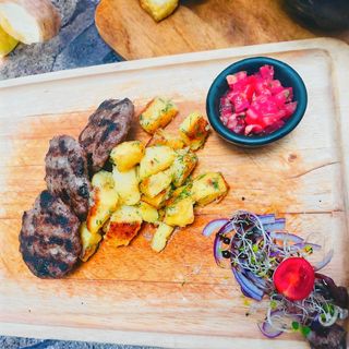 Телешки кюфтета на скара (3бр)