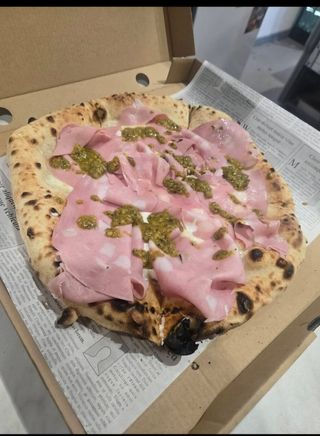 Мортадела и шамфъстък