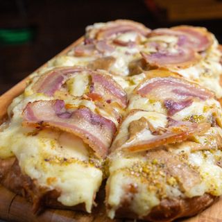 12. Provola, porcini, purè, crema di pistacchi, pancetta