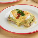 ტოსტი პორშირებული კვერცხით და გვაკამოლეთი