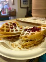 Гофрета със сладко от горски ягоди