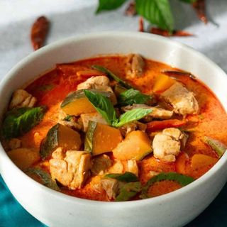CHICKEN RED CURRY/ Pollo Al Curry Rojo