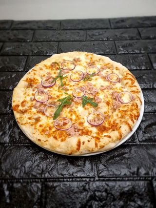 Піца з тунцем (600г)