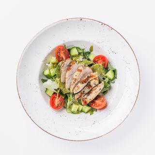 Салат із запеченою куркою