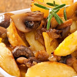 Potatoes with mushrooms 250gr+ vegetable  salad 100gr