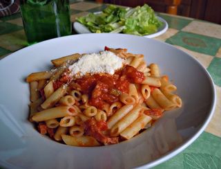 Macarrones con nuestra salsa especial de tomate 