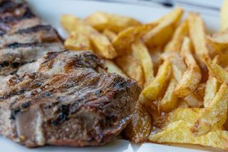 Ceafa de porc la gratar