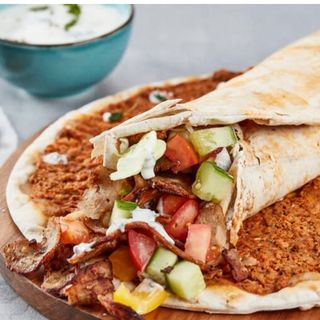 Lahmacun Especial con Queso – Fino, crujiente y lleno de sabor