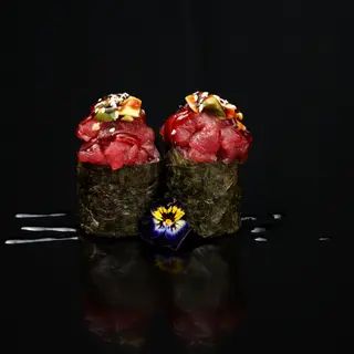 101. Gunkan atún y aguacate (2uds)