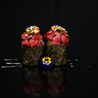 101. Gunkan atún y aguacate (2uds)