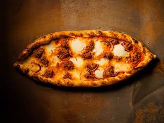 Пица с телешко рагу (350гр.)