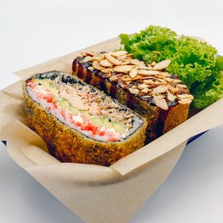 Sushi burger pieczony łosoś